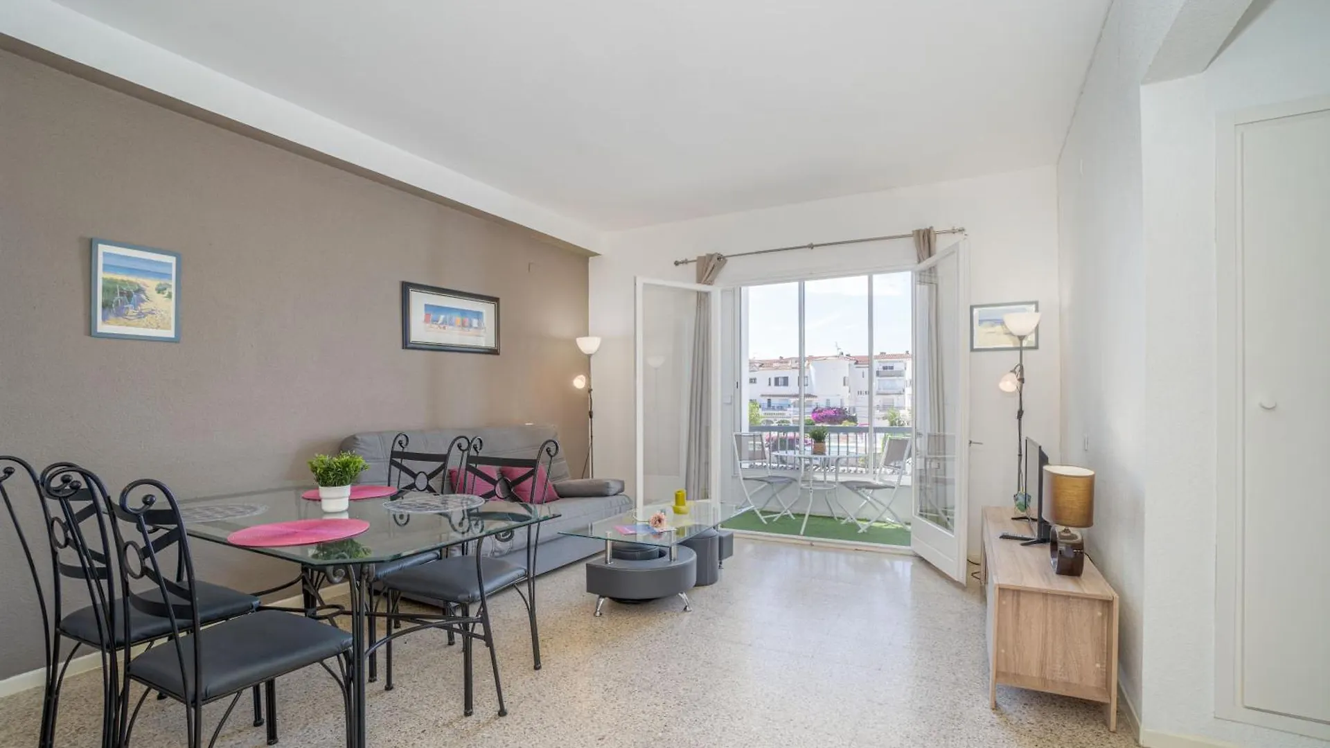 Basic Comfort Apartment Royal Marine 0176 Empuriabrava Spain